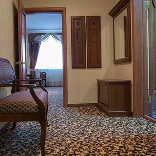 Гостиница Лидер Старый Оскол Полулюкс 2-комнатный-1